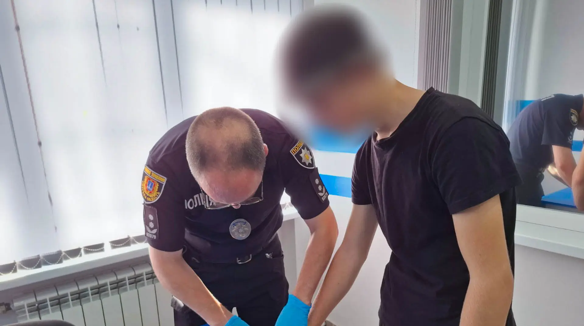 Один бив, інший фільмував: на Одещині через катування 12-річного підлітка затримали двох хлопців