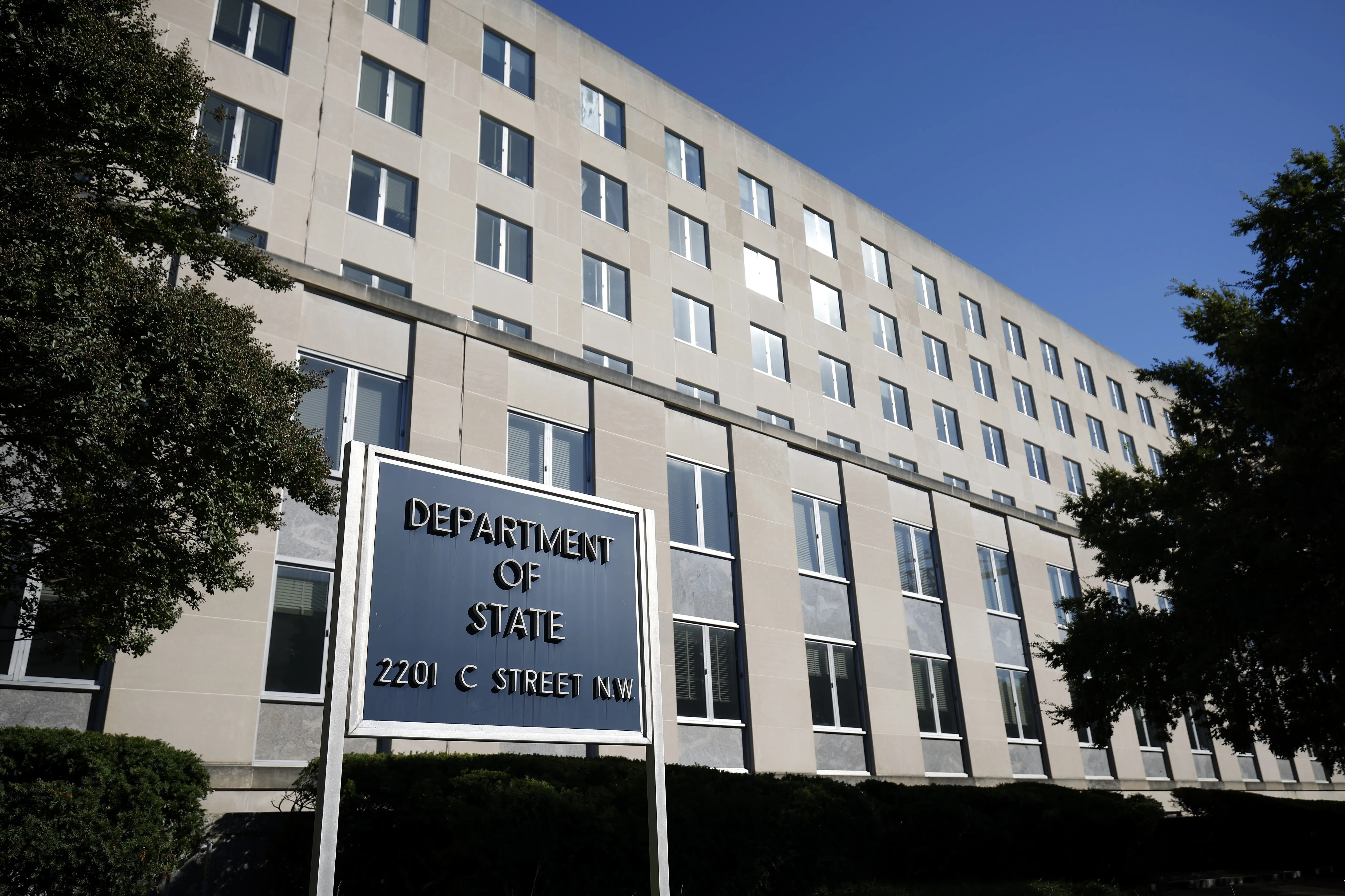 ЗМІ: з Держдепу США звільняють понад 1300 співробітників