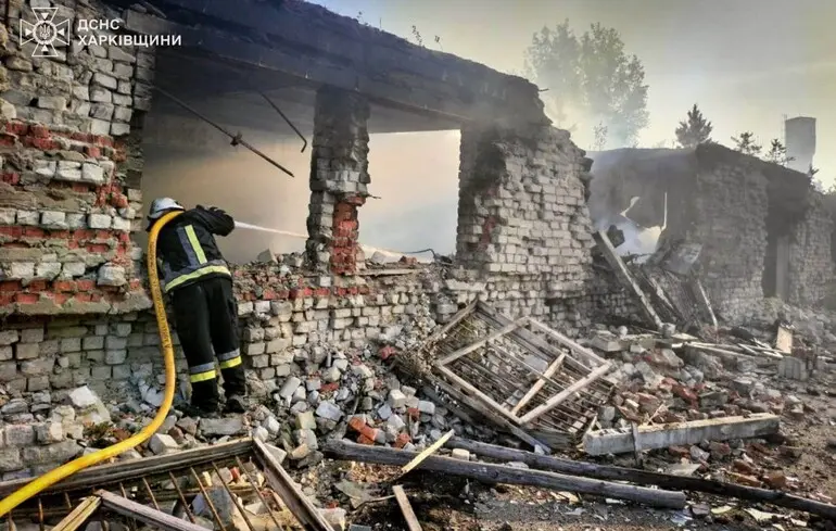 Пожежі і постраждалі: у ДСНС підбили підсумки повітряного удару по Харківщині і показали його наслідки