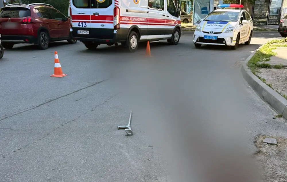 У Харкові під колесами автівки загинула стара жінка