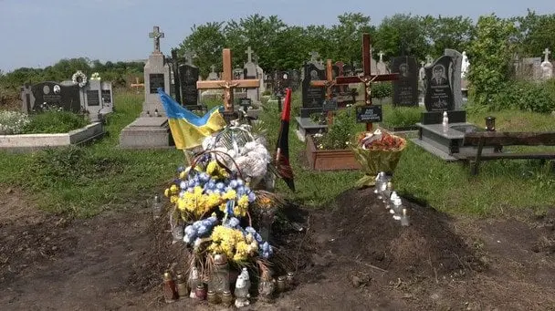 На Львівщині з почестями поховали не того: “загиблий” боєць виявився живим