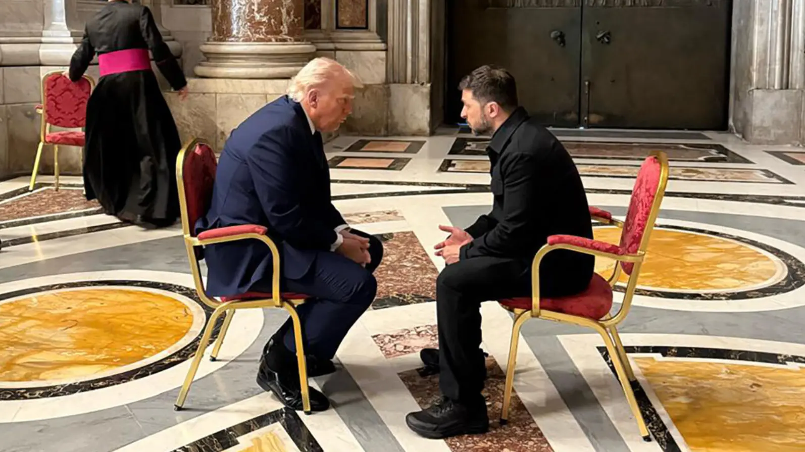 ЗМІ: Трамп сказав Зеленському, що зупинка допомоги сталася не за його рішенням