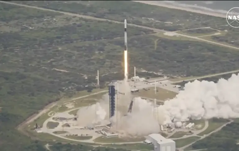На борту корабля SpaceX Ілона Маска вирушили на МКС астронавти з Індії, Польщі, Угорщини та США