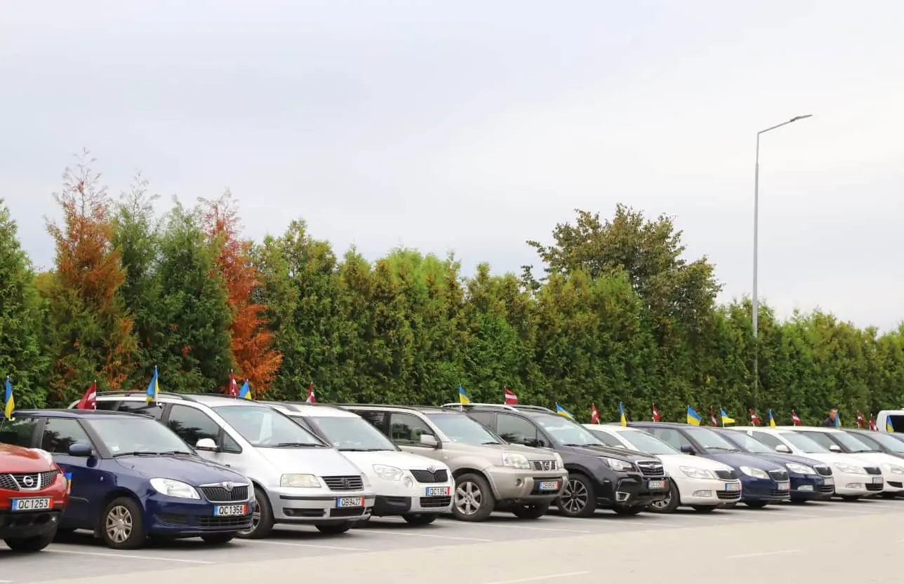 З Латвії передали Україні ще понад 30 авто для військових