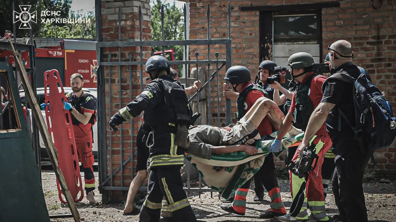 У Харкові росіяни поцілили в туберкульозну лікарню: "привітали" з прийдешнім святом