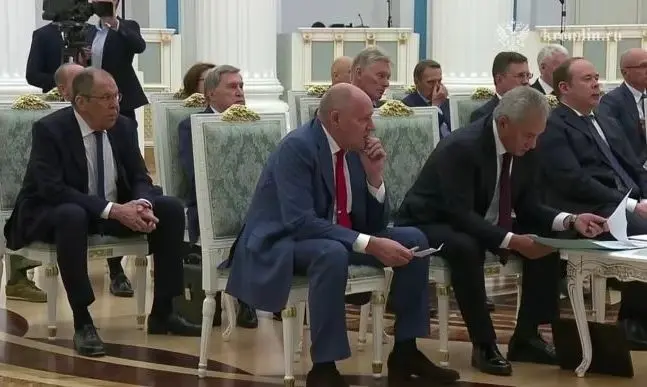 Путин собрал всю верхушку РФ, чтобы рассказать о мирных переговорах