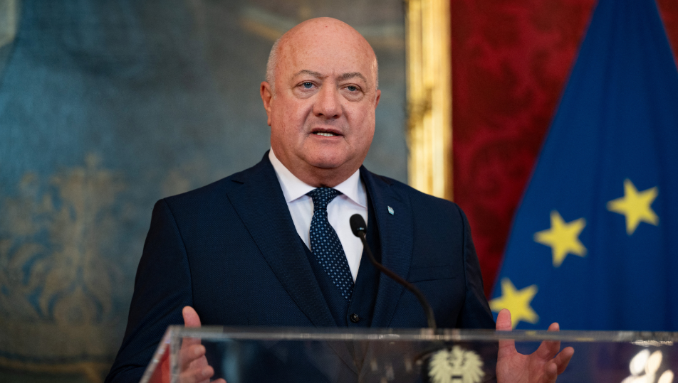 Канцлер Австрії проштовхує реформу системи надання притулку в ЄС