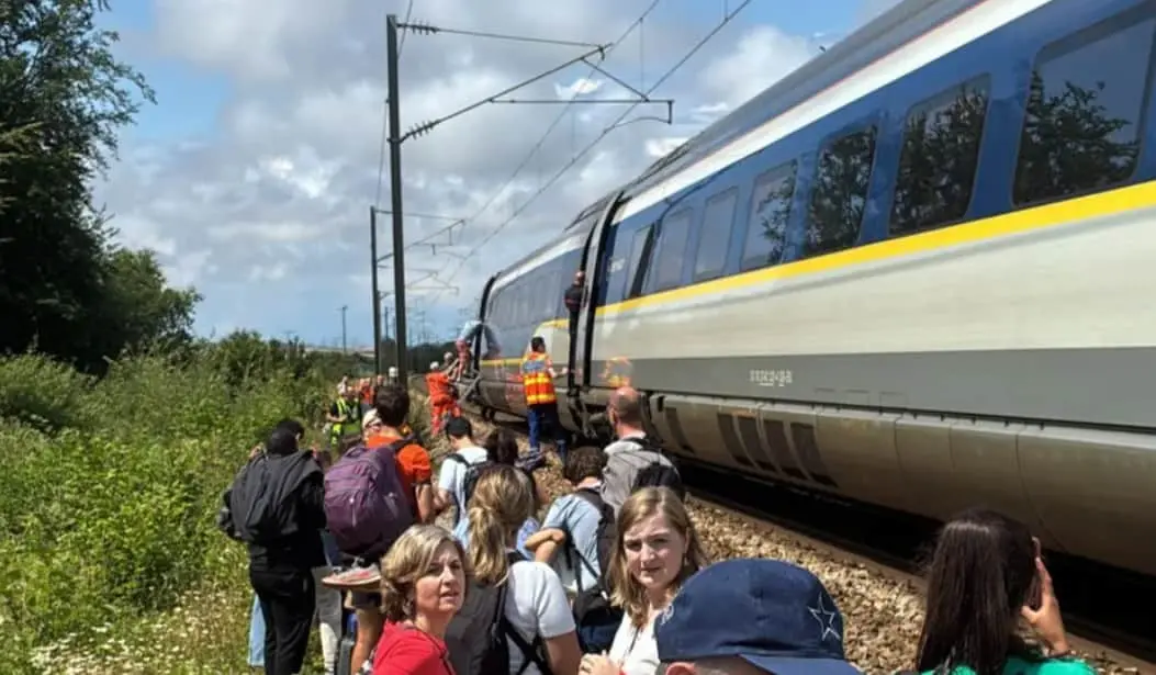 У Франції евакуювали людей зі швидкісного потяга Eurostar: провели в дорозі 11 годин замість 2