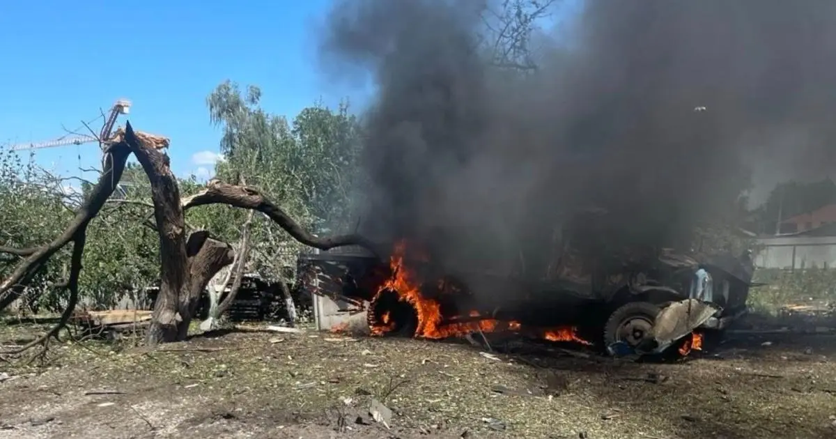 Під час обстрілу міста на Харківщині дивом врятували дитину