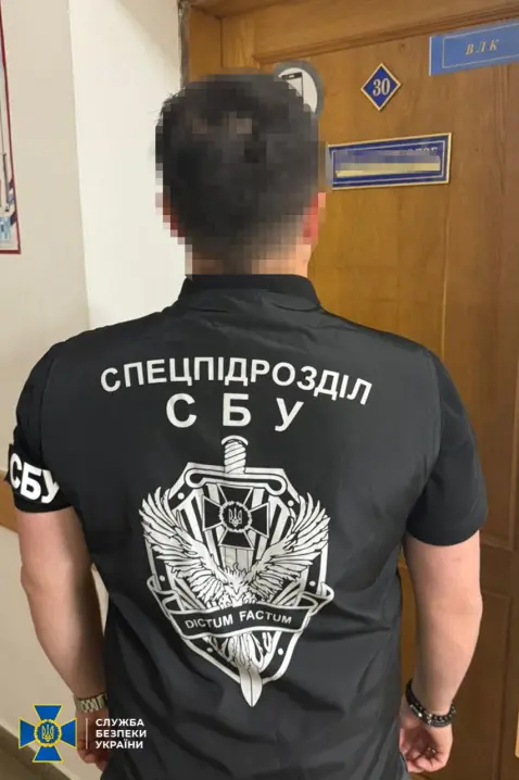 На Буковині лікар вимагав 7 тисяч доларів у матері військовослужбовця