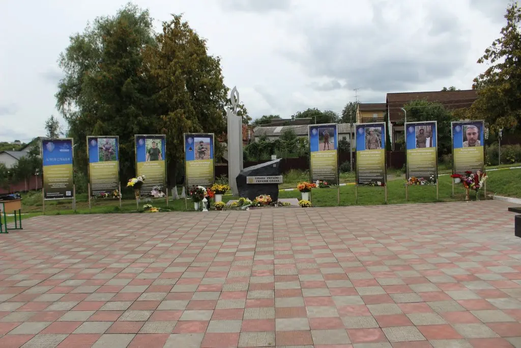 У селі Музичі відкрили Алею слави та пам’ятник на честь загиблих Захисників України