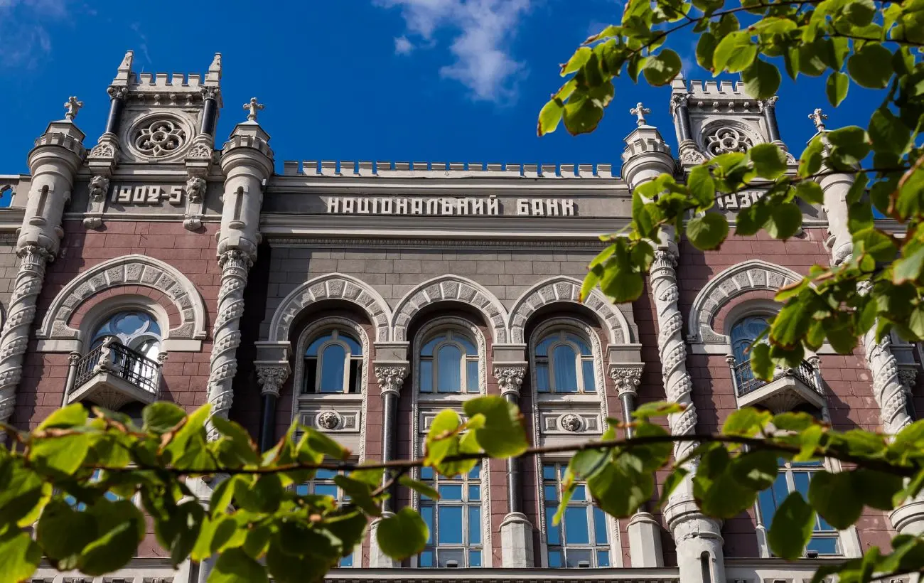 НБУ пом’якшив ще два валютних обмеження