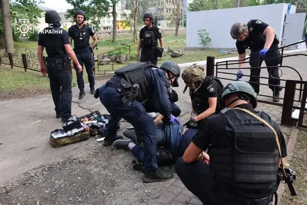 Новий удар КАБами по Харкову: фото і відео з місця прильоту (18+)