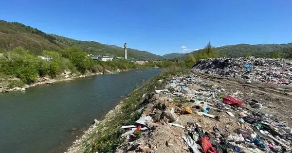 Угорці фіксують ріст часток шкідливого мікропластику в Тисі