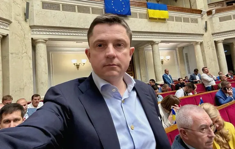 Депутатів у Раді все меншає. Олесь Довгий більше не депутат