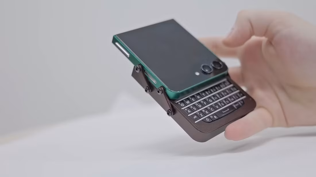 Ентузіаст перетворив смартфон Samsung на кнопковий телефон