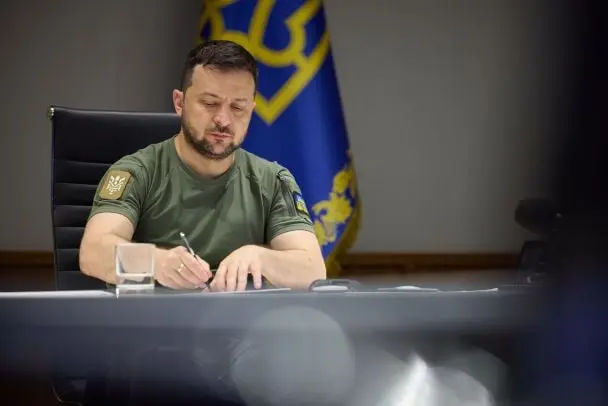 Зеленський вдарив санкціями по 111 причетних до виробництва дронів РФ