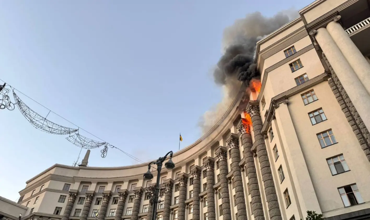 Внаслідок нічної ворожої атаки вперше постраждала будівля Кабміну