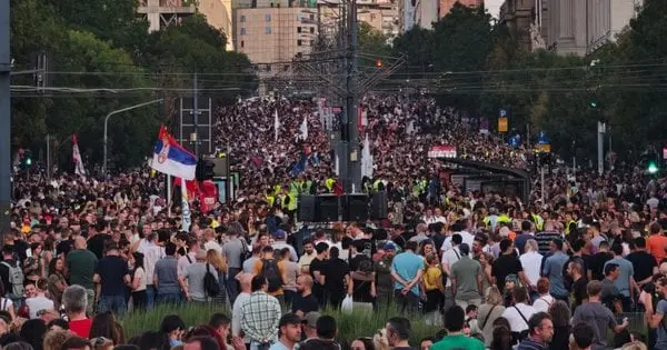 У Сербії пройшли масштабні мітинги з вимогами провести дострокові вибори