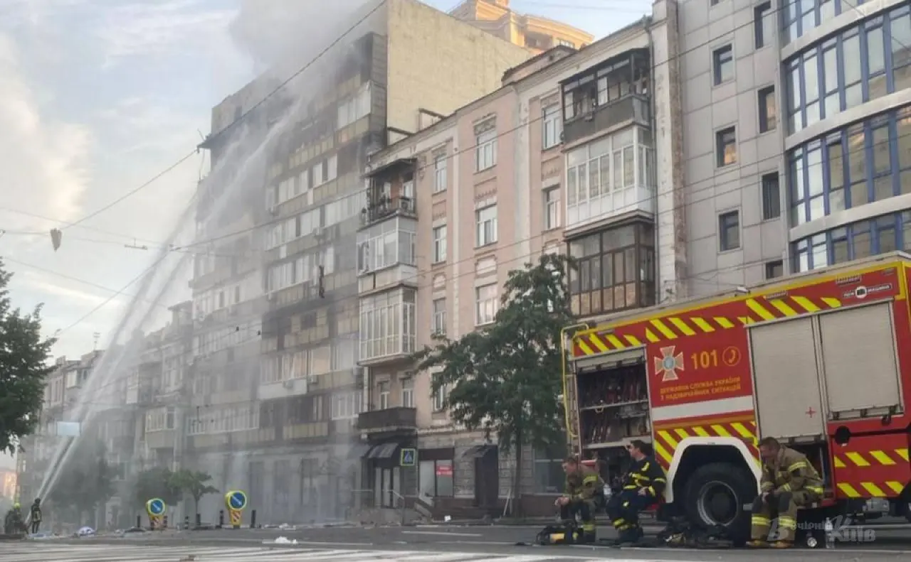 У Шевченківському районі розгорнули два штаби для допомоги постраждалим від ворожої атаки