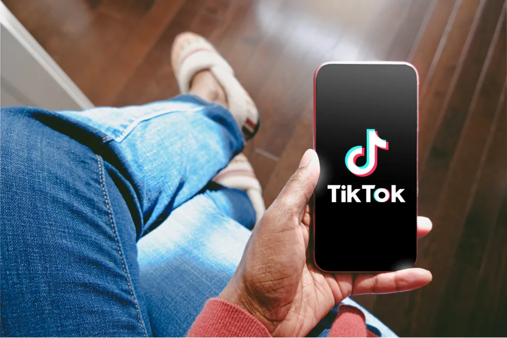 Як завантажити відео з TikTok: 4 ефективні способи скачування на телефон та комп’ютер