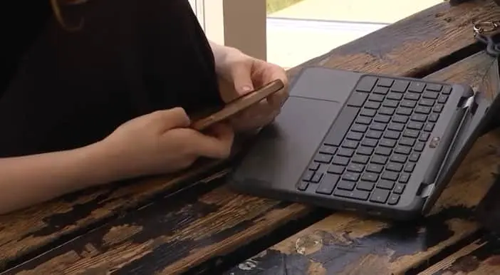У Данії домовилися про "школу без смартфонів" для початкових класів