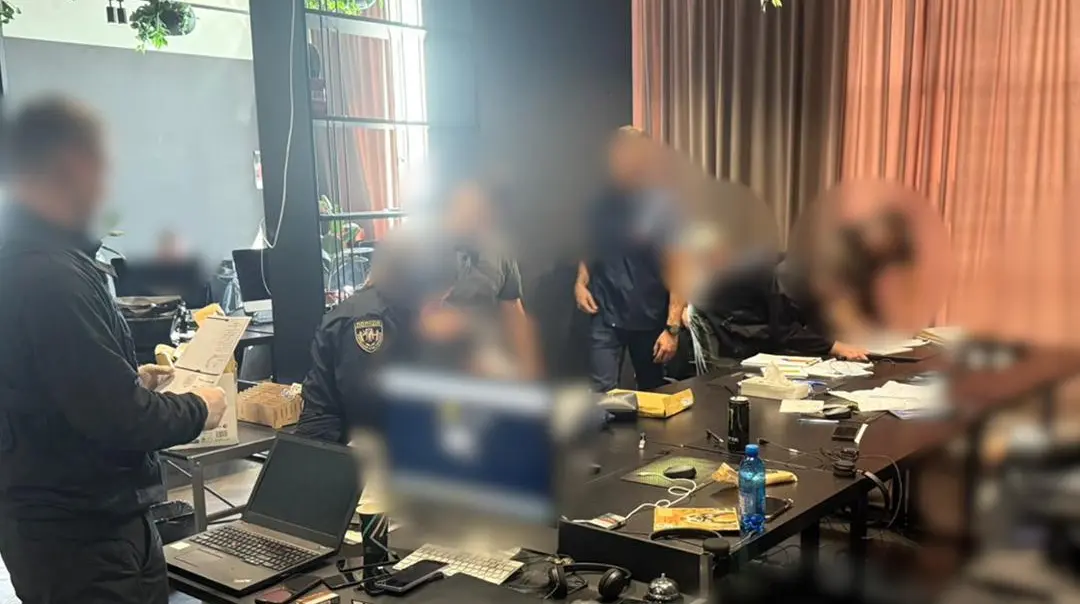 Нацполіція викрила шахраїв: під виглядом юрдопомоги привласнили кошти іноземців