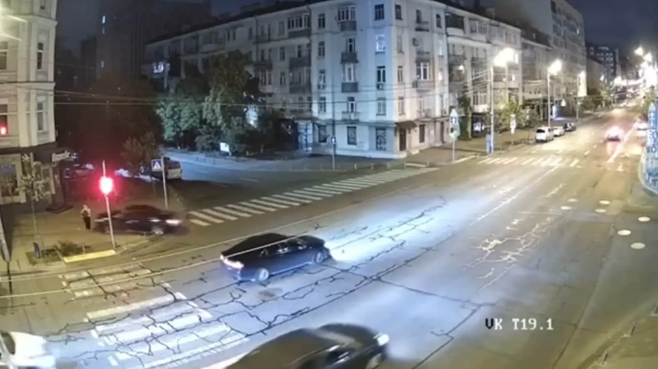 У Києві працівник прокуратури збив жінку на пішохідній зоні й утік: його вже затримано
