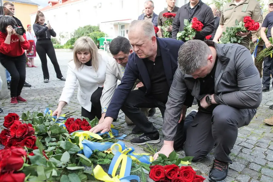 У Вінниці вшанували пам’ять Героїв та Героїнь, які загинули, виконуючи свій Конституційний обов’язок