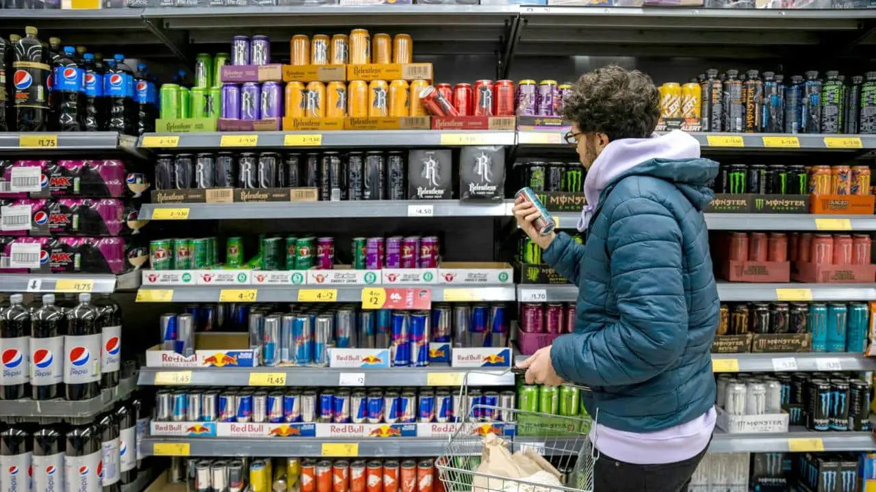 В Англії хочуть заборонити продаж енергетиків дітям до 16 років