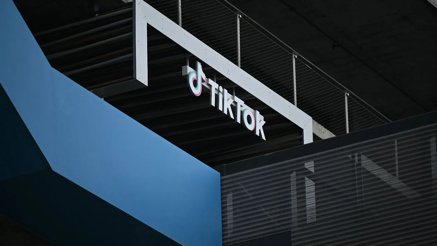 TikTok впроваджує фільтри ключових слів на основі ШІ