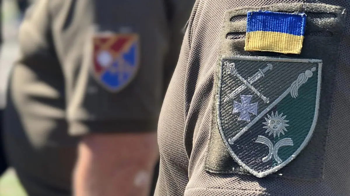 В Каменце-Подольском более 100 человек заблокировали машину ТЦК, там отреагировали – видео