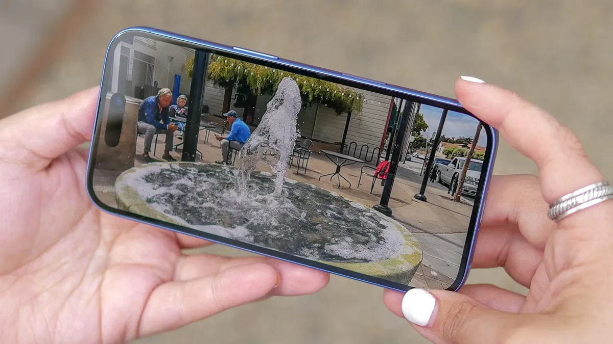 7 прихованих функцій iPhone, які врятують ваші очі від цифрової втоми