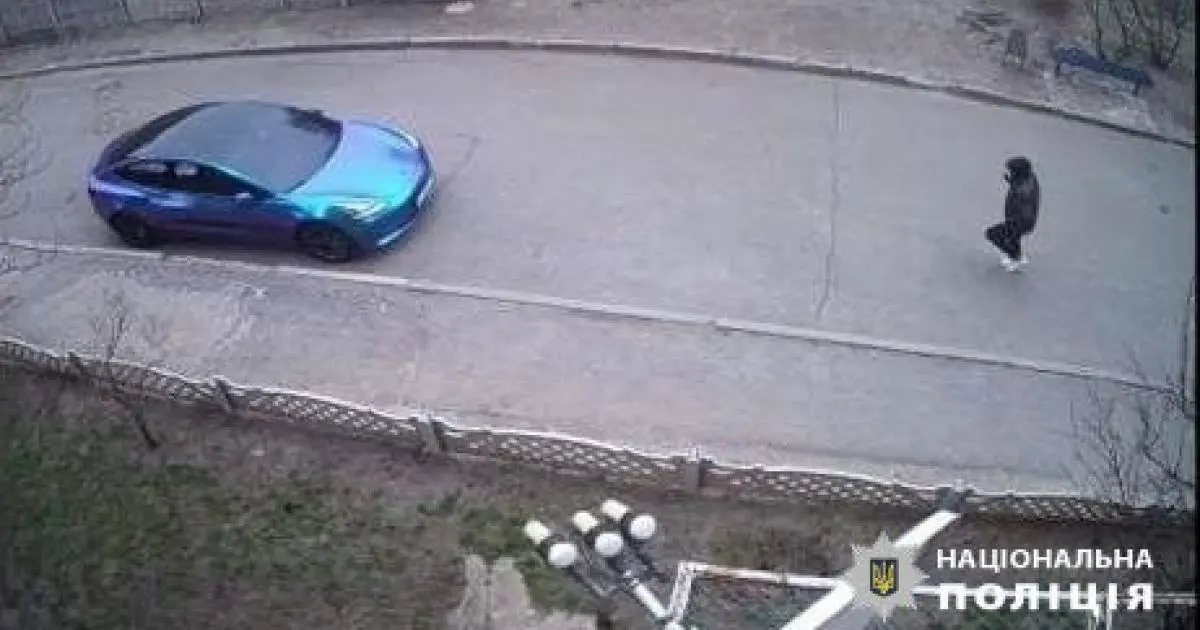 Житель Харкова у балаклаві увірвався в аптеку