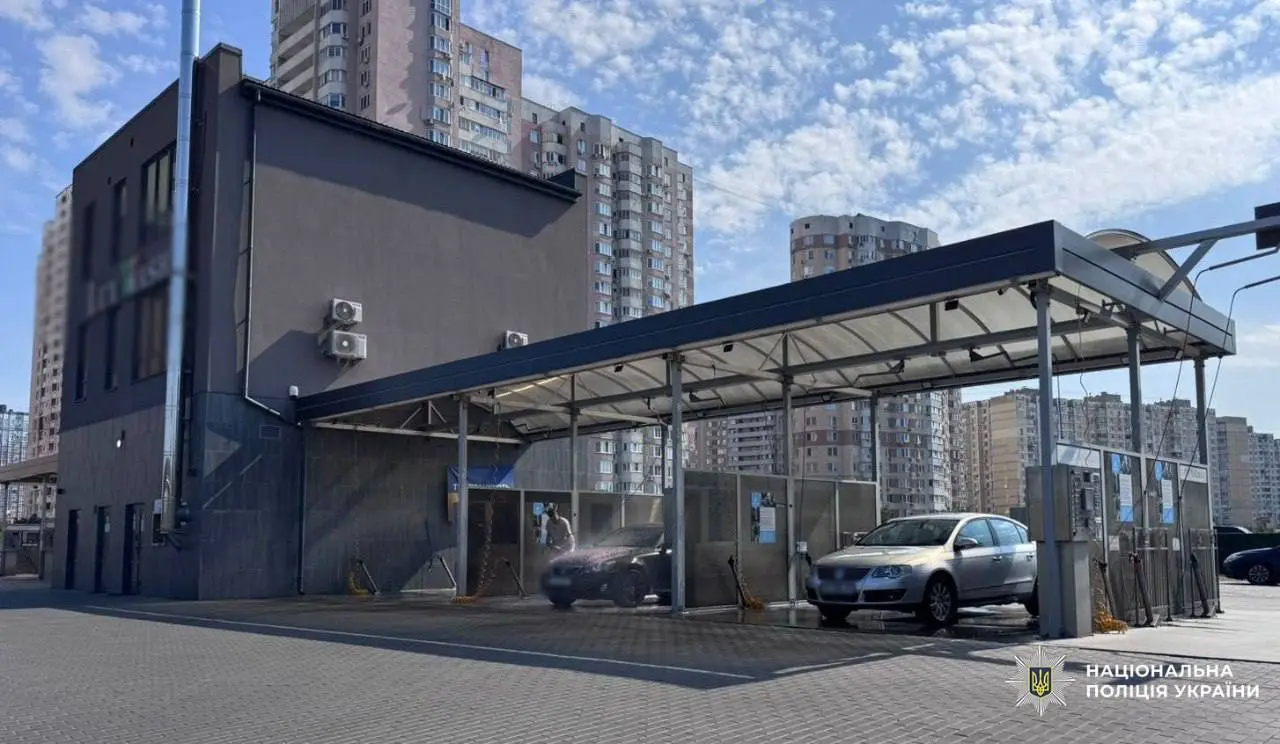 У Києві підприємець підозрюється у незаконному будівництві автомийки на захопленій землі