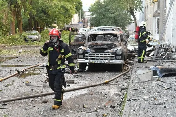 Масований обстріл Львова та Чернівців: що зараз відбувається у містах та які наслідки атак