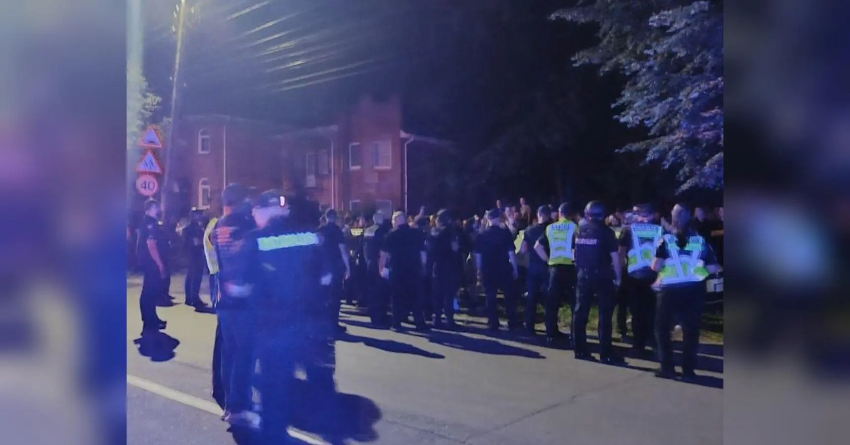 Десятки людей протестували проти дій співробітників ТЦК у Вінниці: що сталося (фото, відео)