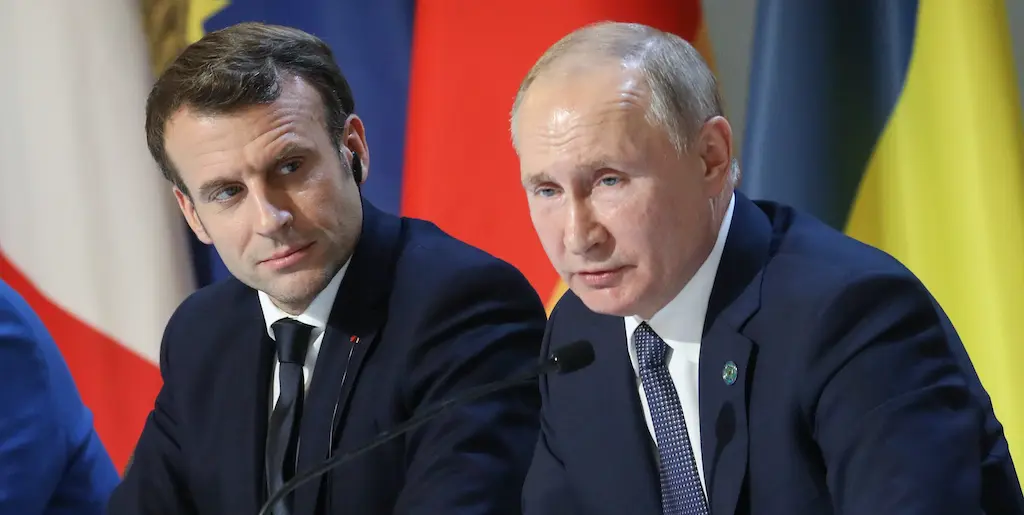 Россияне сообщили о телефонном разговоре Путина и Макрона.