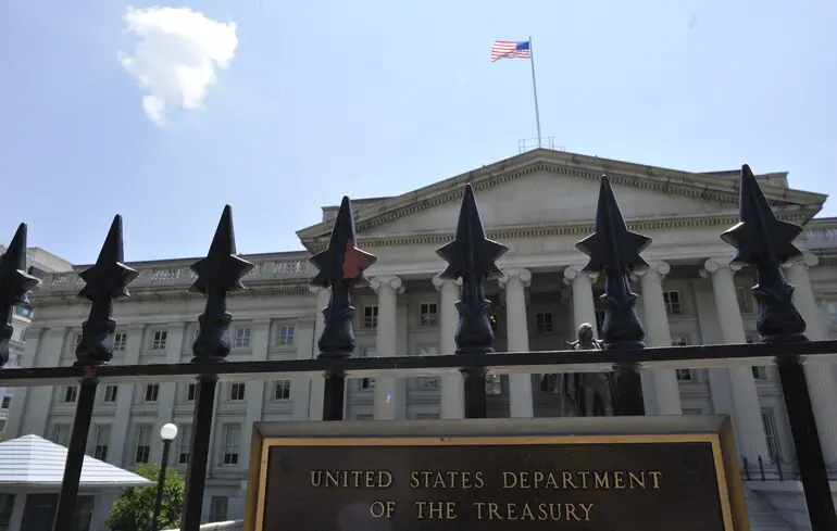 США тимчасово скасували санкції для організації зустрічі Трампа та