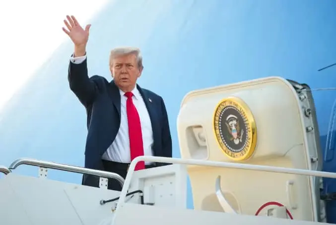 Трамп вилетів на саміт з Путіним