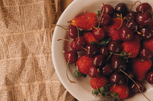 Сезонні фрукти, ягоди та овочі червня: які продукти можна їсти на початку літа, варіанти рецептів