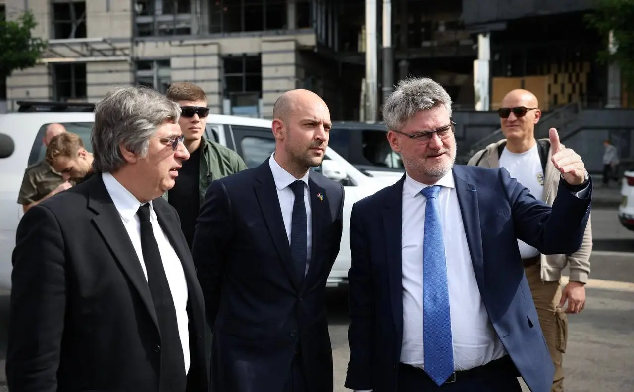 Очільник МЗС Франції у Києві побував на місцях, вражених обстрілом рф