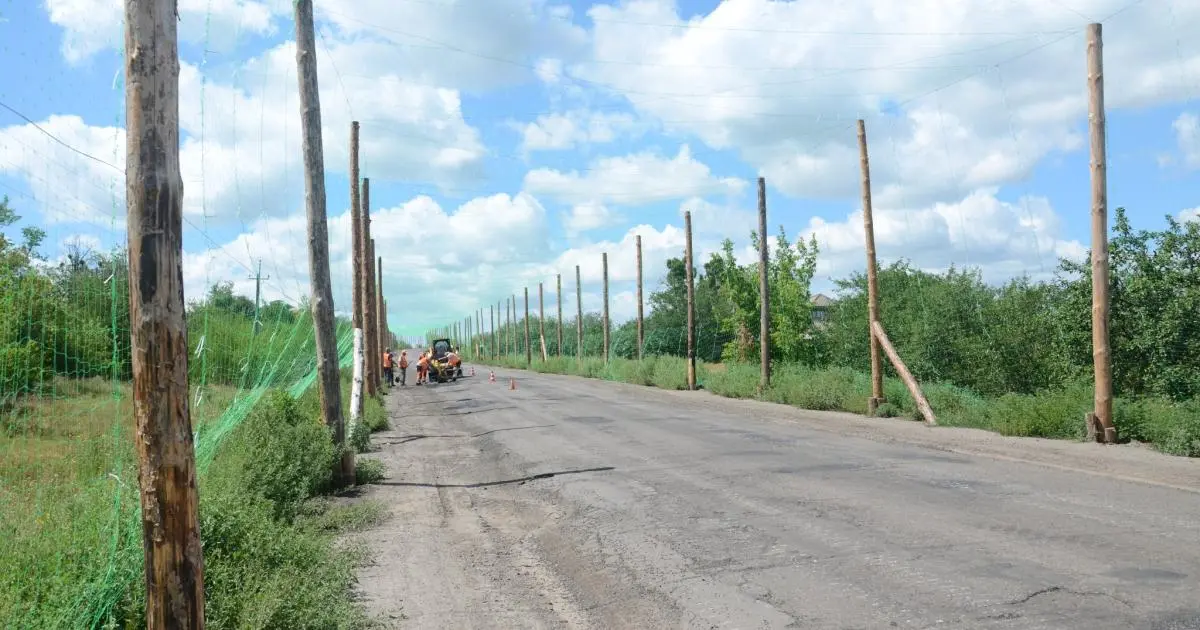 У Харківській області уже ремонтують дороги під антидроновими сітками 