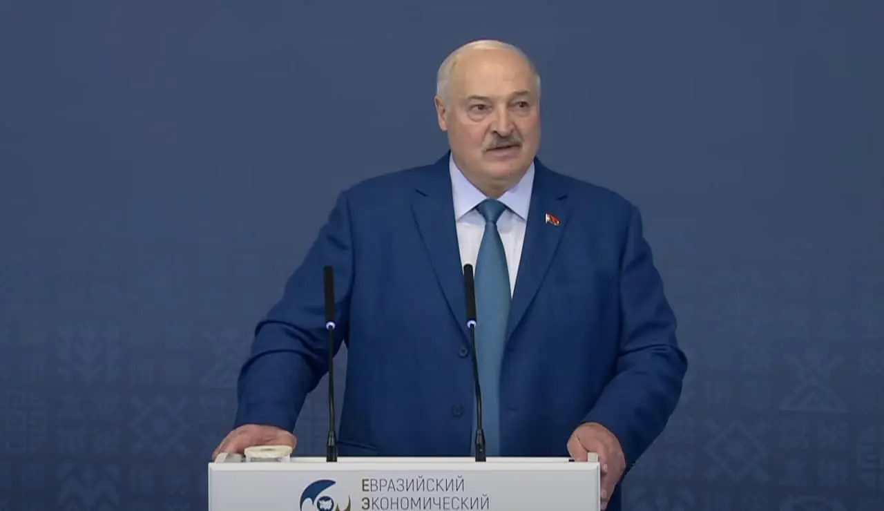 "Напевно, не все гаразд": Лукашенко поміркував, чому Пашинян не приїхав у Білорусь