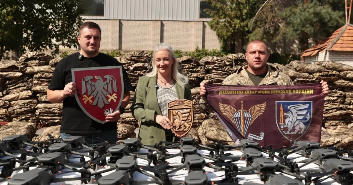 Мавіки та антитепловізійні пончо-плащі: у Вінниці двом бригадам передали чергову допомогу