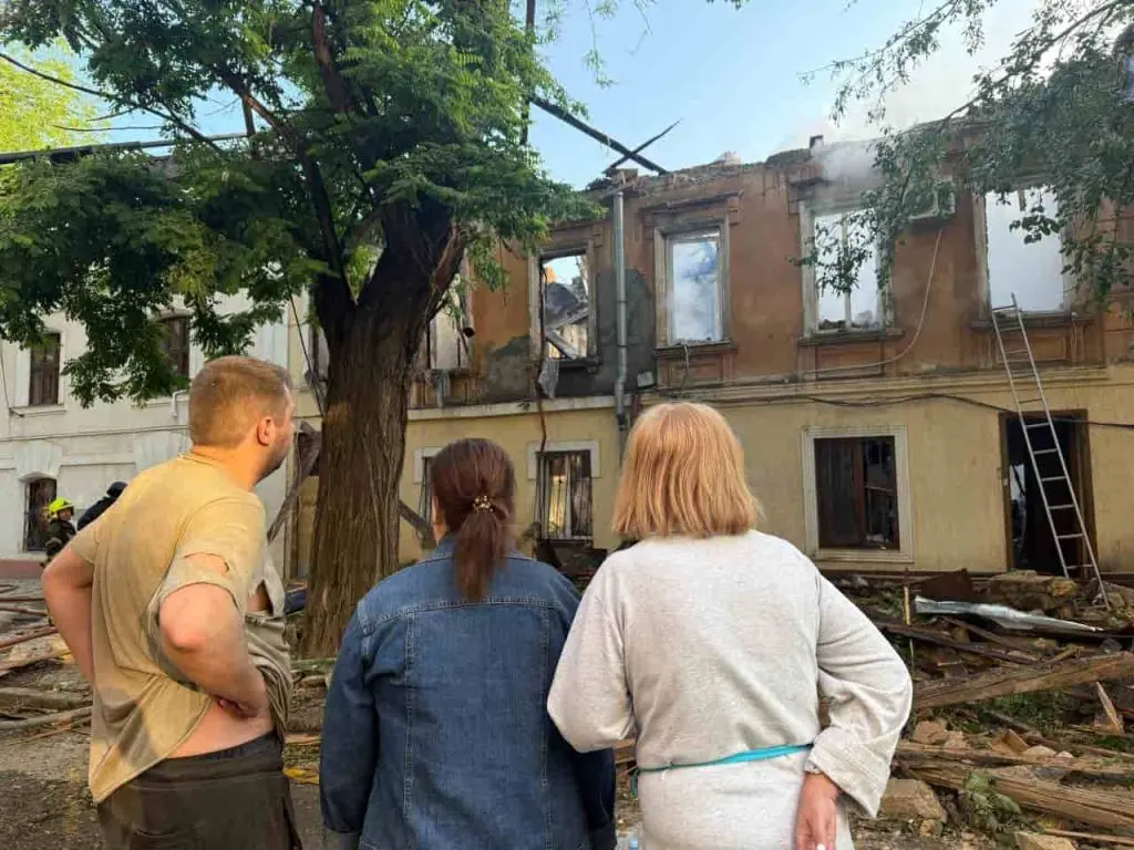 В Одесі є загибла, кількість постраждалих зросла: наслідки обстрілу (фото)