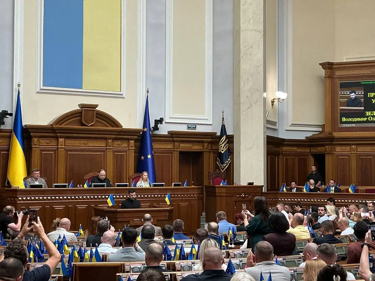 Законопроєкт №13150 про контроль над місцевим самоврядуванням від «Слуг народу» з тріском провалився у ВР