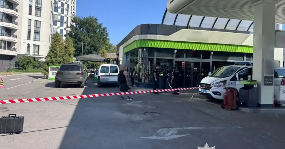 У Вінниці біля АЗС затримали двох чоловіків за хуліганство
