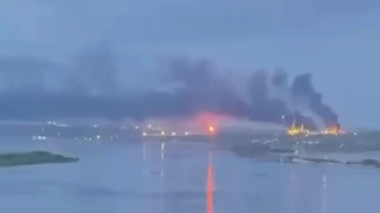 Drone Attack Halts Operations at Rosneft Refinery in Saratov