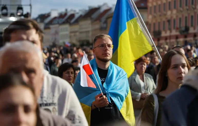 Посольство України в Польщі закликає українців не поспішати із зміною правового статусу
